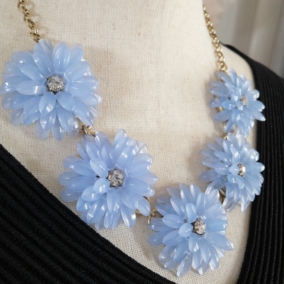 New J. CREW Flower Statement Necklace Periwinkle Blue Lucite Clear Rhinestone - Picture 1 of 4